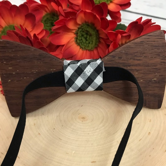 Rough-Hewn Gentleman Wooden Butterfly Bow Tie - Picture 5 of 8